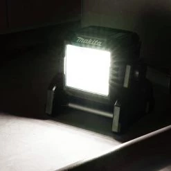 Makita ML003G 40V Max XGT Lithium-Ion Cordless L.E.D. Work Light (Tool Only) -Clothing and Gear Sales Shop mktnml003g c